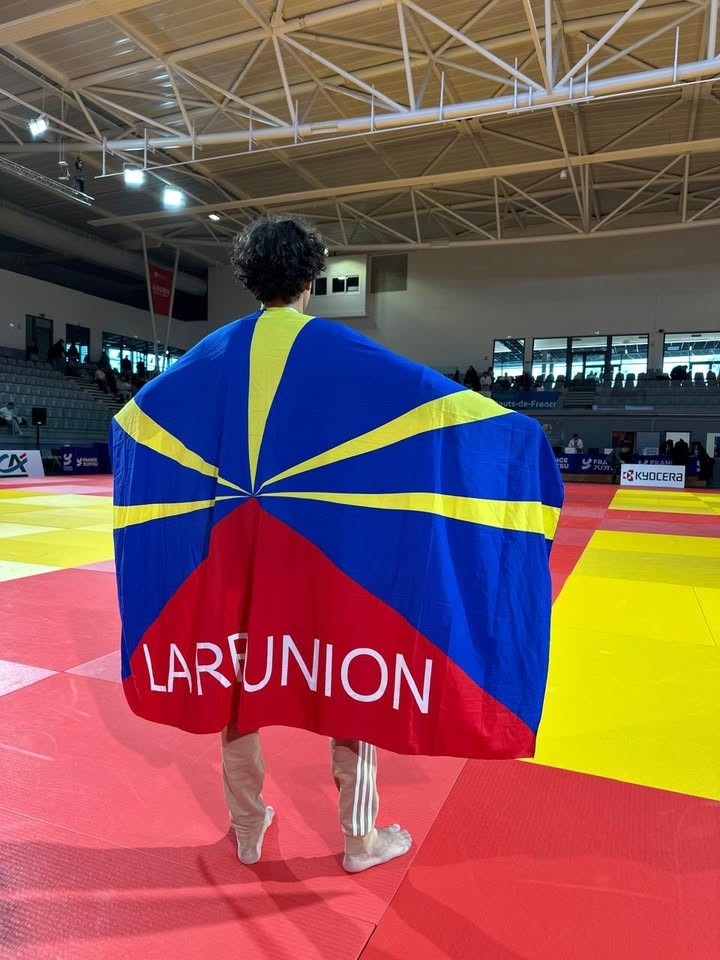 Photo publiée par JJB Les Samouraï — ***Félicitations à SAN JULLIAN Garance qui remporte la médaille d'or 🥇👏👏👏*** au championnat de France newaza 🇫🇷🥋 . Menta