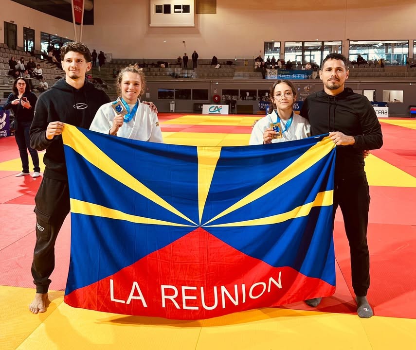 Photo publiée par JJB Les Samouraï — ***Félicitations à SAN JULLIAN Garance qui remporte la médaille d'or 🥇👏👏👏*** au championnat de France newaza 🇫🇷🥋 . Menta
